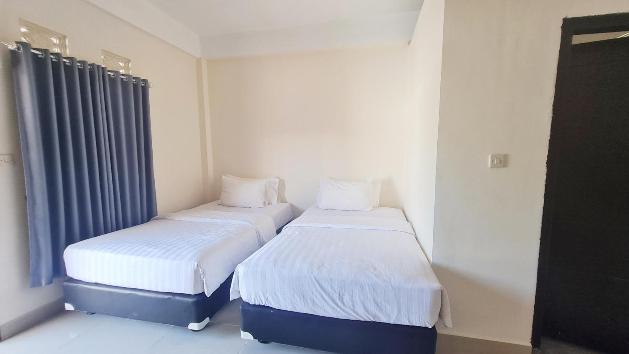 Homestay Tasya Labuan Bajo Exterior foto